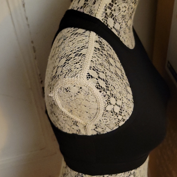 DONNAKARAN ACTIVE SPORTSBRA SIZE X S - Picture 6 of 11